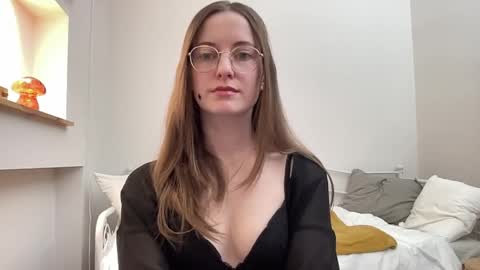 classyandgirly online show from April 16, 2026, 7:14 pm