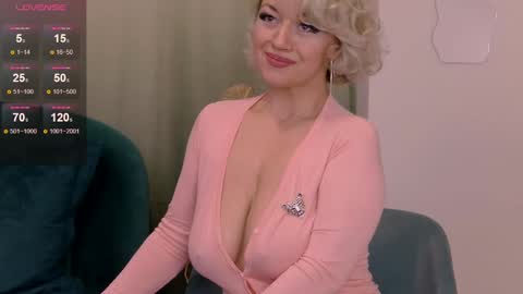 Classy Tinna online show from December 6, 2024, 2:49 pm