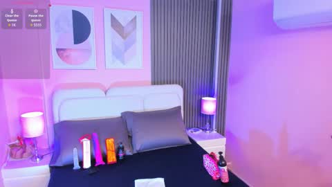 clauwdeen  wolf online show from February 14, 2026, 7:10 pm