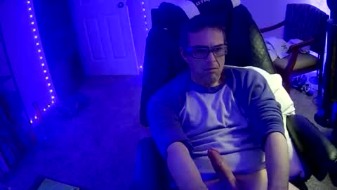 Snapshot of cleigm841 chatting on November 12, 2025, 1:06 am RichDahtCom online show from November 12, 2025, 1:06 am