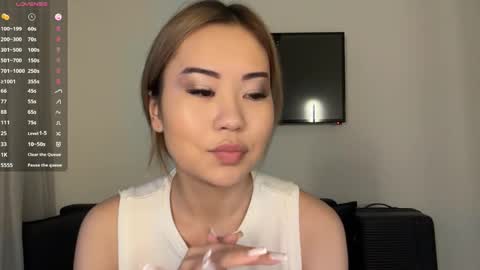 Lili online show from April 4, 2026, 1:08 pm