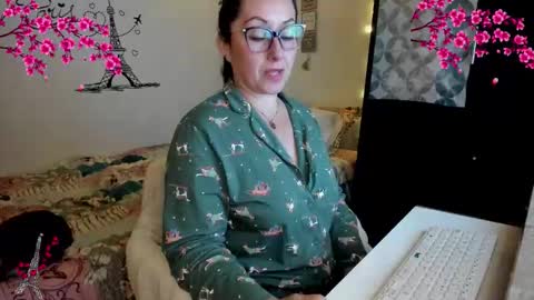 cleo_christmas online show from February 24, 2026, 1:03 am