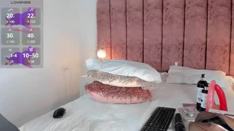 Cleopatra online show from March 4, 2025, 11:00 pm