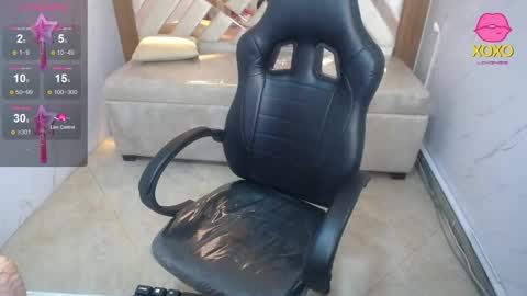 Clhoe online show from March 21, 2026, 8:23 pm