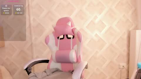 clhoe_johnson_ online show from May 16, 2026, 12:04 pm
