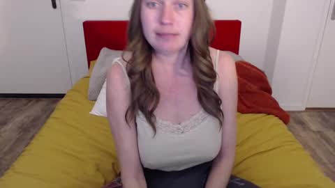 Syl  online show from February 20, 2025, 6:24 pm