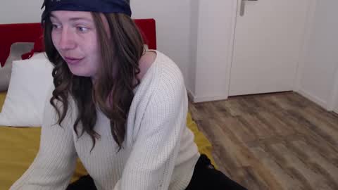 Syl  online show from February 26, 2025, 8:48 am