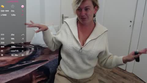 Syl  online show from September 12, 2025, 8:36 am