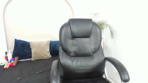 Cloe  online show from January 9, 2026, 1:47 pm