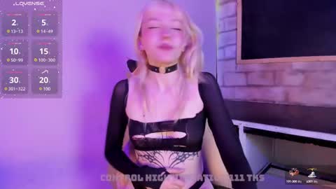 Snapshot of cloe_five chatting on March 10, 2025, 8:34 pm CLOE online show from March 10, 2025, 8:34 pm