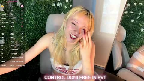 Snapshot of cloe_five chatting on September 27, 2025, 1:38 pm CLOE online show from September 27, 2025, 1:38 pm