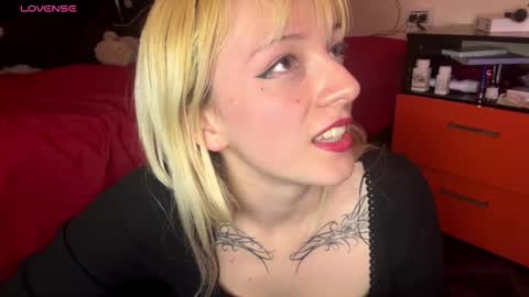 Snapshot of cloe_five chatting on October 17, 2025, 12:25 am CLOE online show from October 17, 2025, 12:25 am