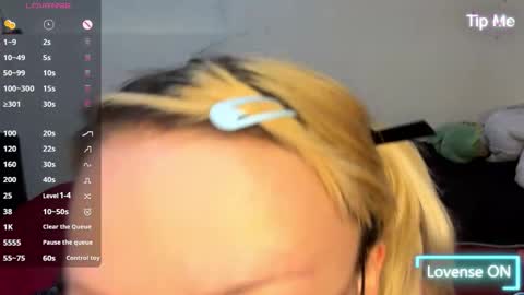 Snapshot of cloe_five chatting on October 17, 2025, 5:15 pm CLOE online show from October 17, 2025, 5:15 pm