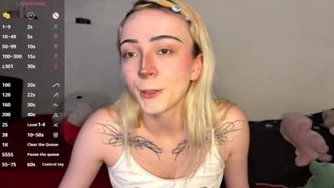 Snapshot of cloe_five chatting on October 24, 2025, 7:54 pm CLOE online show from October 24, 2025, 7:54 pm