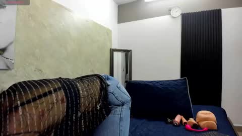 CLOE online show from November 24, 2025, 11:21 am