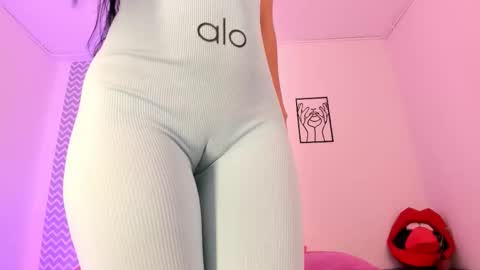 cloe online show from November 12, 2025, 8:19 pm