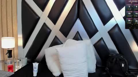 lady cloe person online show from February 28, 2026, 3:57 pm