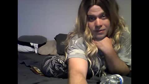 Snapshot of closetmtf chatting on November 10, 2025, 1:59 am closetmtf online show from November 10, 2025, 1:59 am