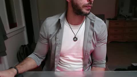 Snapshot of cloud900x chatting on October 28, 2025, 10:34 pm Cloud online show from October 28, 2025, 10:34 pm