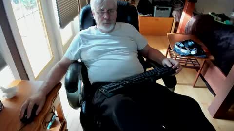 cloudalert62 online show from November 2, 2025, 6:43 pm