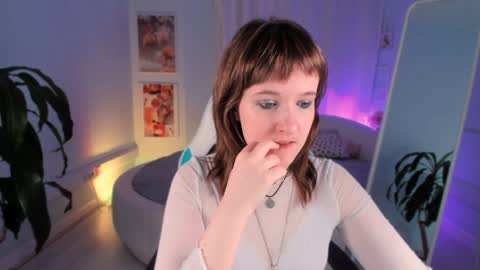 Snapshot of clover_red chatting on December 4, 2024, 1:42 pm Clover follow me online show from December 4, 2024, 1:42 pm