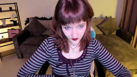 Snapshot of clover_red chatting on December 13, 2024, 2:49 pm Clover follow me online show from December 13, 2024, 2:49 pm