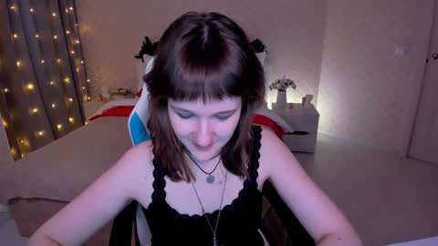 Snapshot of clover_red chatting on December 20, 2024, 2:49 pm Clover follow me online show from December 20, 2024, 2:49 pm