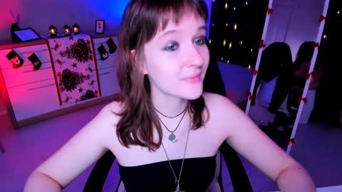 Snapshot of clover_red chatting on December 26, 2024, 2:48 pm Clover follow me online show from December 26, 2024, 2:48 pm