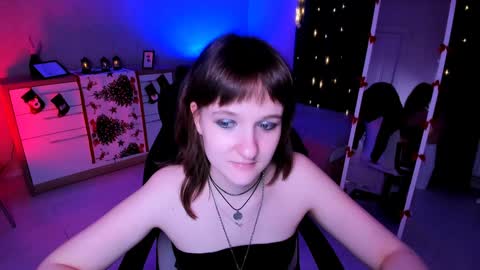 Snapshot of clover_red chatting on December 26, 2024, 6:22 pm Clover follow me online show from December 26, 2024, 6:22 pm