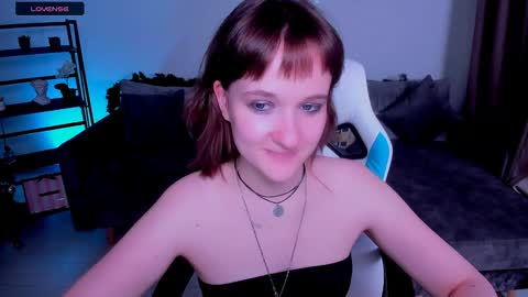 Snapshot of clover_red chatting on December 28, 2024, 6:29 pm Clover follow me online show from December 28, 2024, 6:29 pm