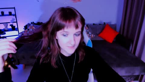 Snapshot of clover_red chatting on January 2, 2025, 9:07 pm Clover follow me online show from January 2, 2025, 9:07 pm