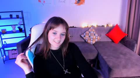 Snapshot of clover_red chatting on January 14, 2025, 9:09 pm Clover follow me online show from January 14, 2025, 9:09 pm