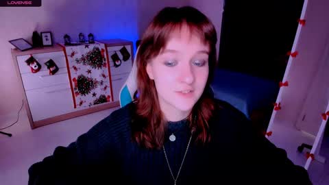 Snapshot of clover_red chatting on January 19, 2025, 2:59 pm Clover follow me online show from January 19, 2025, 2:59 pm