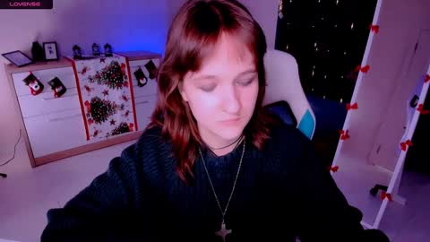 Snapshot of clover_red chatting on January 19, 2025, 9:13 pm Clover follow me online show from January 19, 2025, 9:13 pm