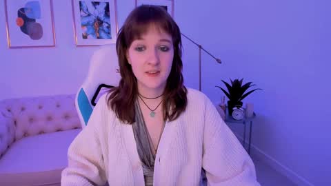 Snapshot of clover_red chatting on January 24, 2025, 2:19 pm Clover follow me online show from January 24, 2025, 2:19 pm