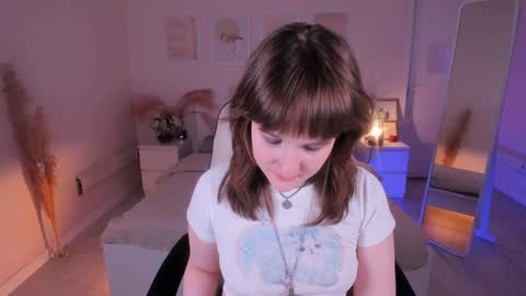 Snapshot of clover_red chatting on January 26, 2025, 10:02 am Clover follow me online show from January 26, 2025, 10:02 am