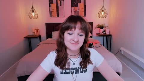 Snapshot of clover_red chatting on February 2, 2025, 1:52 pm Clover follow me online show from February 2, 2025, 1:52 pm