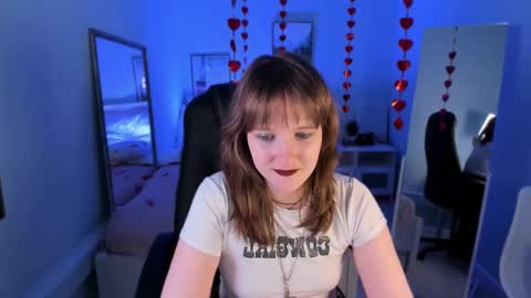 Snapshot of clover_red chatting on February 13, 2025, 5:44 pm Clover follow me online show from February 13, 2025, 5:44 pm