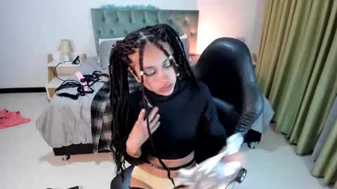 Snapshot of clown_face chatting on February 6, 2025, 9:43 am emely dolce online show from February 6, 2025, 9:43 am