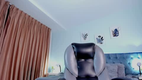 Snapshot of clown_face chatting on June 5, 2026, 5:47 am emely dolce online show from June 5, 2026, 5:47 am