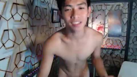 clyde_twinkx online show from September 16, 2025, 4:52 pm