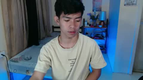 clyde_twinkx online show from April 3, 2026, 8:18 pm