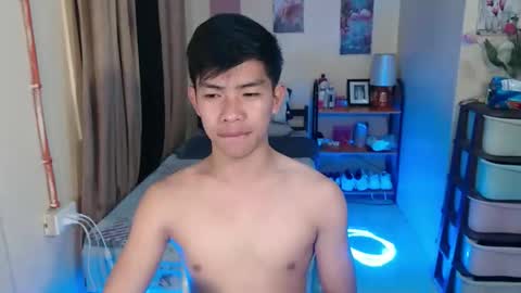 clyde_twinkx online show from April 16, 2026, 4:46 am