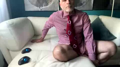 clydeninethousand online show from October 5, 2025, 6:28 pm