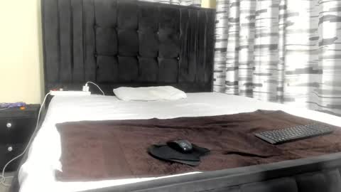 coco_leila online show from February 18, 2025, 3:31 am