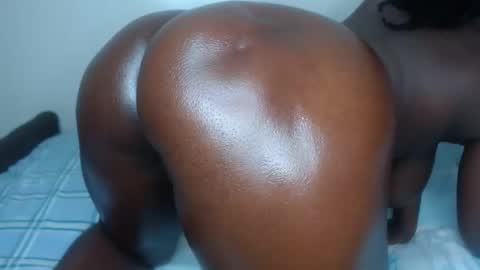 Snapshot of cocoa_devine chatting on December 20, 2025, 1:18 pm cocoa_devine online show from December 20, 2025, 1:18 pm