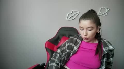 Snapshot of cocoberry1 chatting on February 19, 2026, 10:22 am cocoberry1 online show from February 19, 2026, 10:22 am