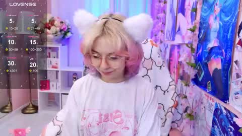 Mia online show from October 13, 2025, 2:06 pm