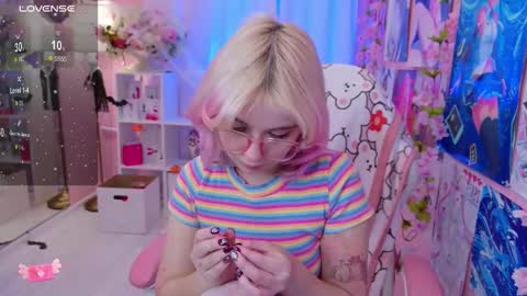 Mia online show from October 22, 2025, 5:34 pm