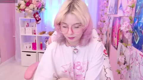 Mia online show from December 19, 2025, 9:00 pm